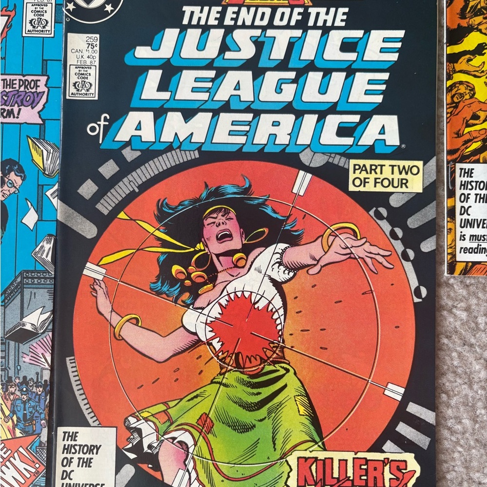 DC Comics Colorful Comic Book Set - Picture 5 of 10